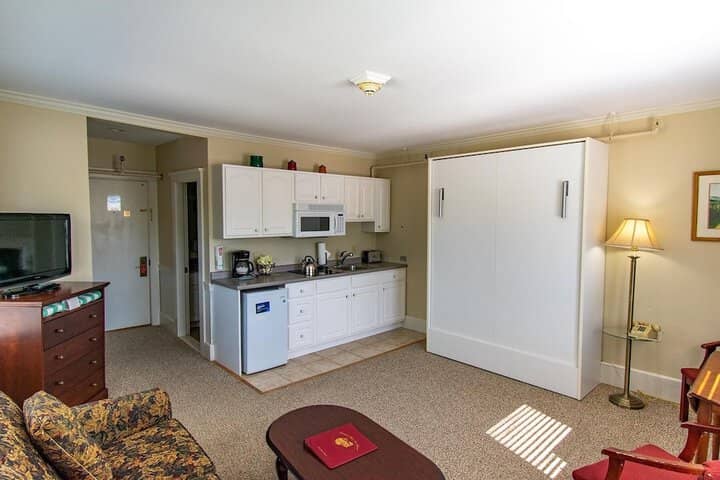 Room 3 of 43